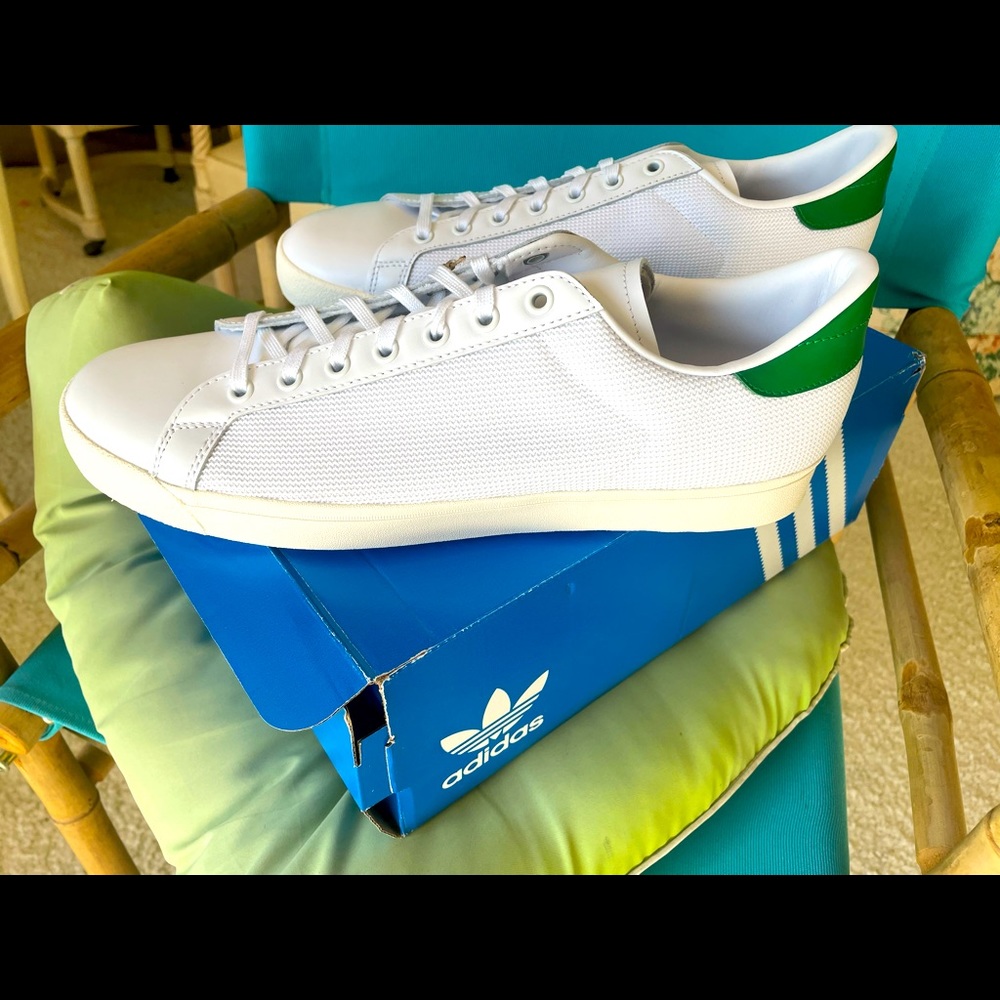 BRAND NEW!! Mens Adidas vintage style sneaker